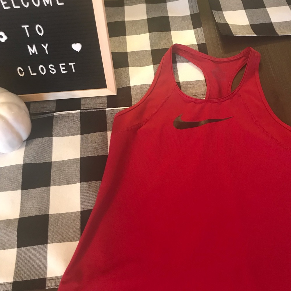 Nike top